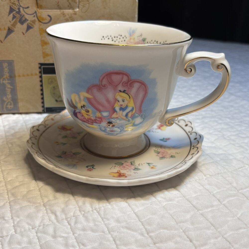 ALICE IN WONDERLAND COFFEE TEA CUP SAUCER MAD HATTER DISNEYLAND RETIRED